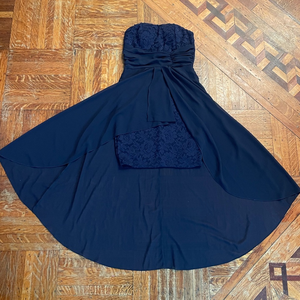 La Scala Chiffon/Lace Strapless Dress in Navy. Great for formal of homecoming.